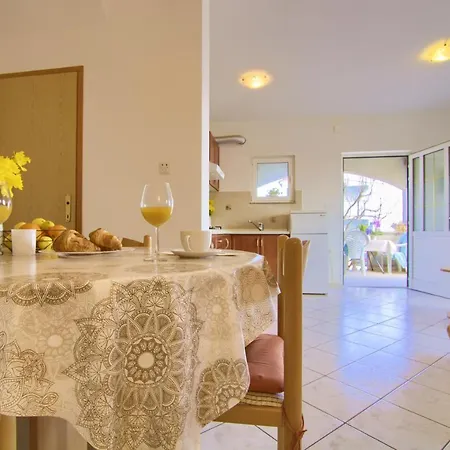 Apartament Charming And Bright Apt,walking Distance To Beach
