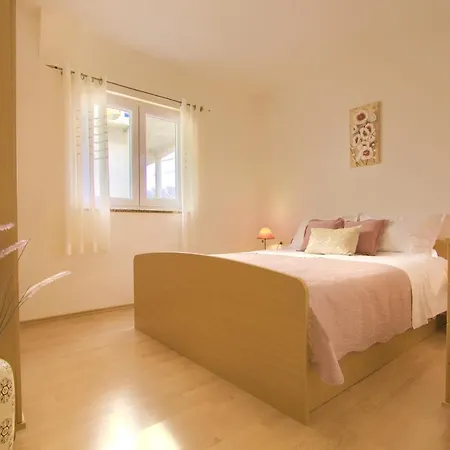 Apartament Charming And Bright Apt,walking Distance To Beach
