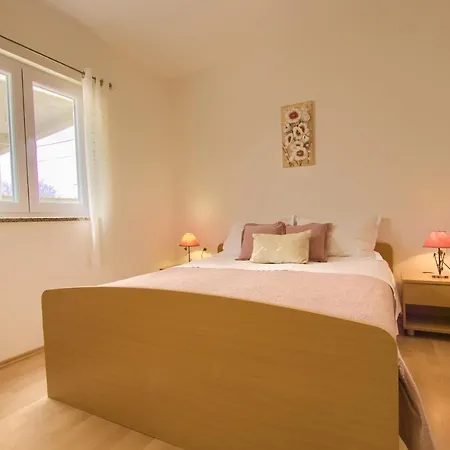 Apartament Charming And Bright Apt,walking Distance To Beach