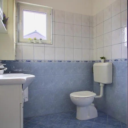Charming And Bright Apt,walking Distance To Beach * Kukljica