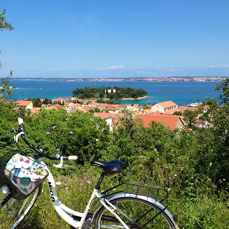 Charming And Bright Apt,walking Distance To Beach * Kukljica